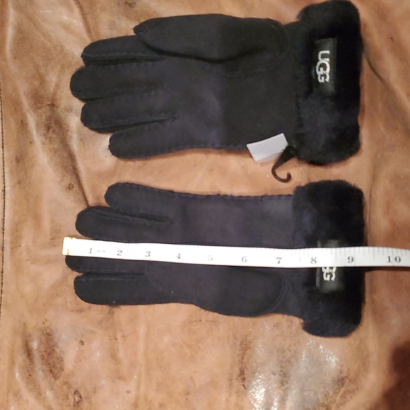 UGG genuine shearling gorgeous gloves! ladies size small in rich black. nwt. - Picture 5 of 11